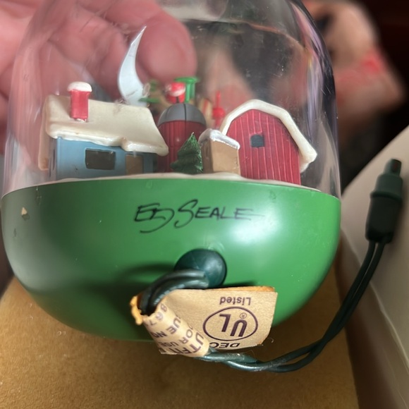 Keepsack  magic ornament, light and motion, plain swoops, and sores over farm - Picture 3 of 4